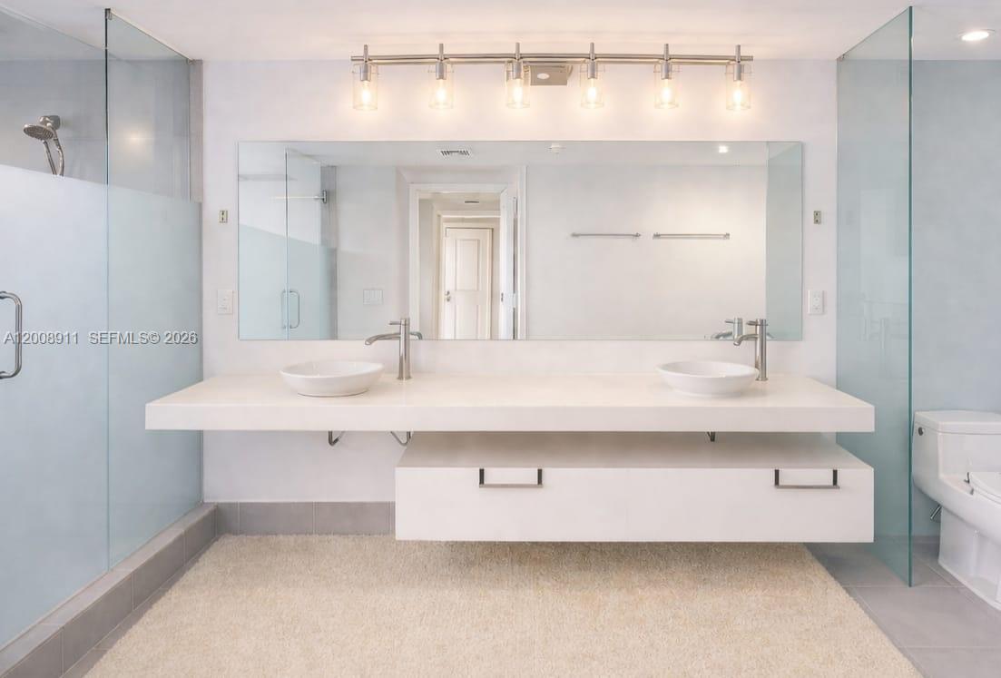 MINT CONDO - Residential