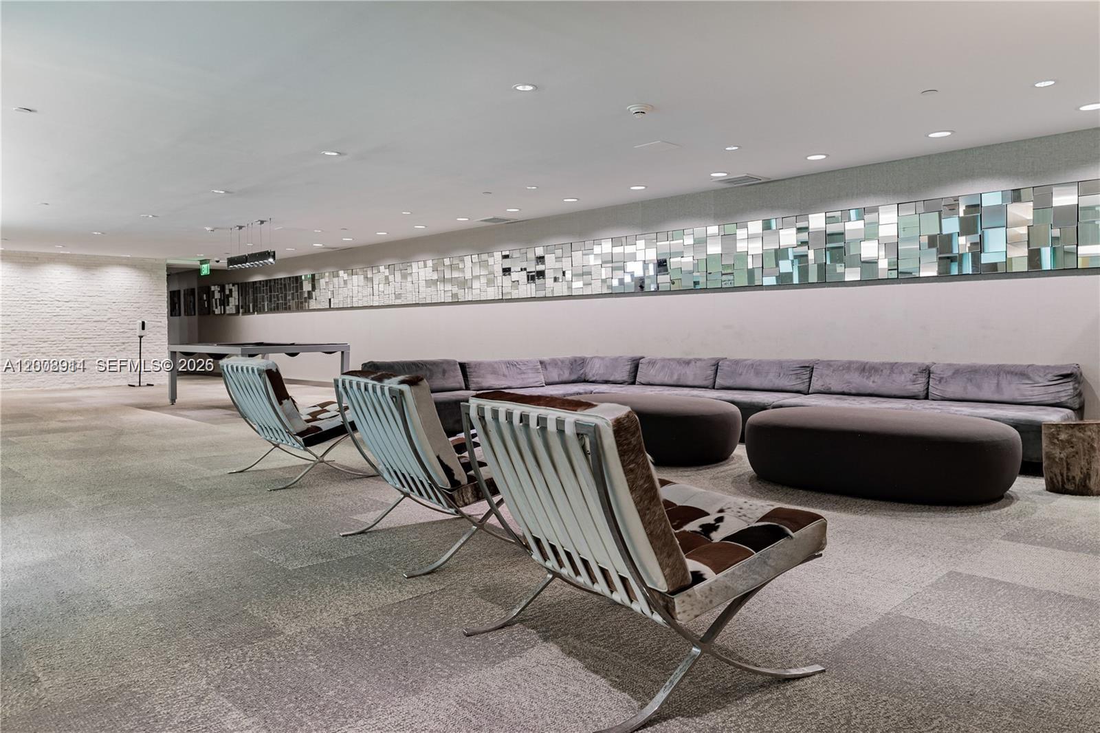 MINT CONDO - Residential