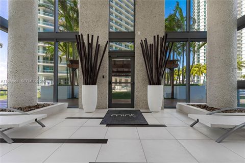 Tiny photo for 92 SW 3rd St #2510, Miami, FL 33130 (MLS # A12008911)