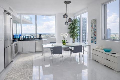 Tiny photo for 92 SW 3rd St #2510, Miami, FL 33130 (MLS # A12008911)