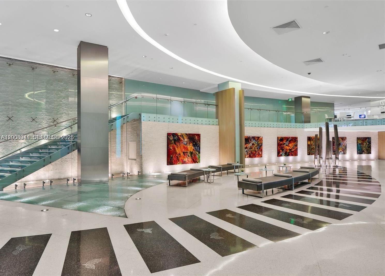 MINT CONDO - Residential