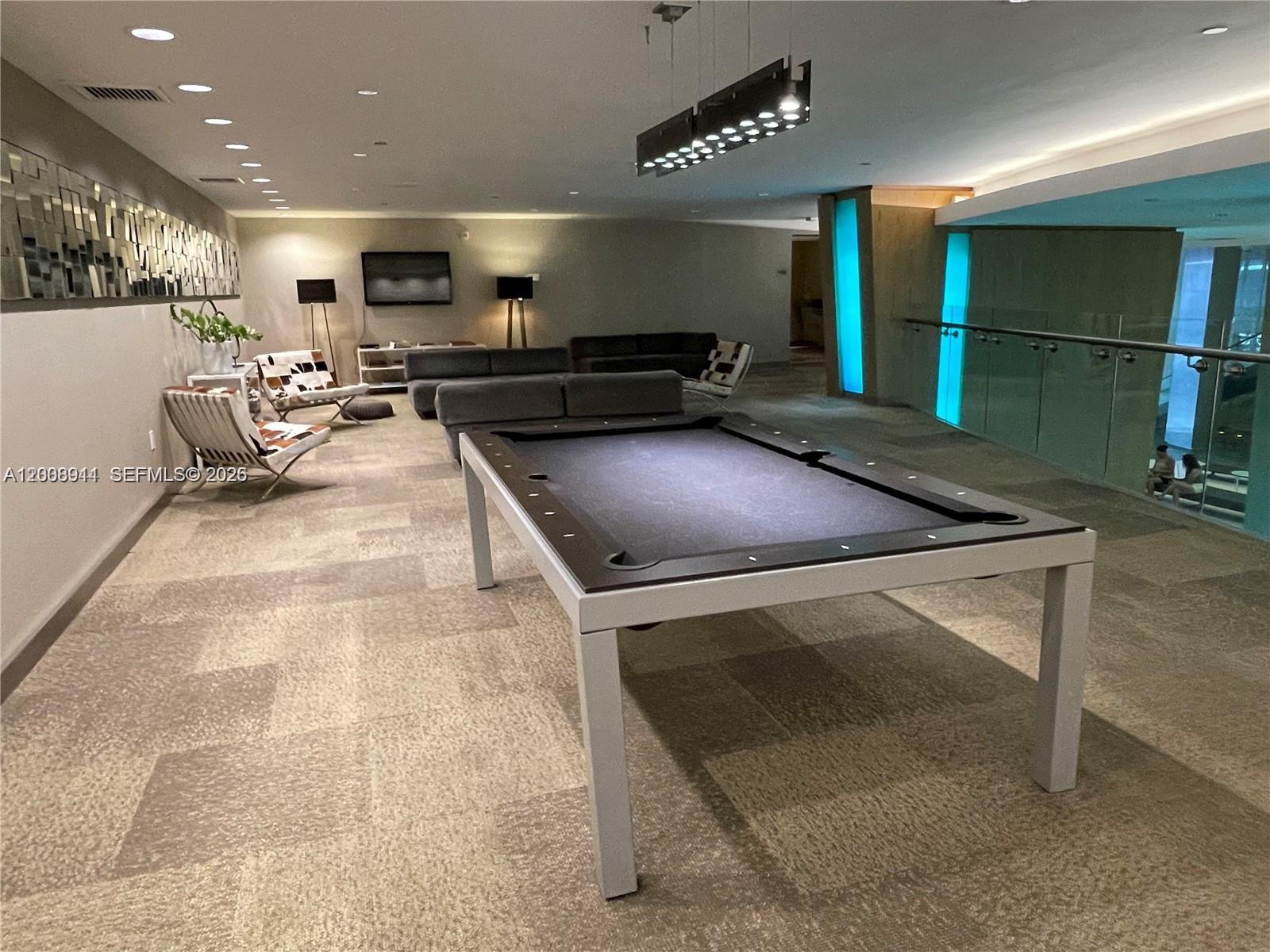 MINT CONDO - Residential