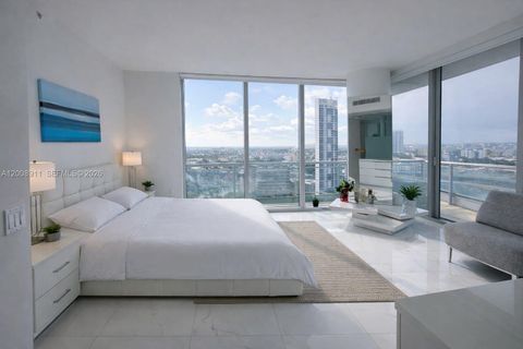 Tiny photo for 92 SW 3rd St #2510, Miami, FL 33130 (MLS # A12008911)