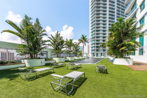 Tiny photo for 92 SW 3rd St #2510, Miami, FL 33130 (MLS # A12008911)