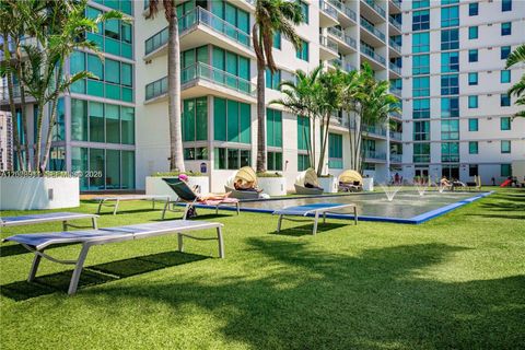 Tiny photo for 92 SW 3rd St #2510, Miami, FL 33130 (MLS # A12008911)