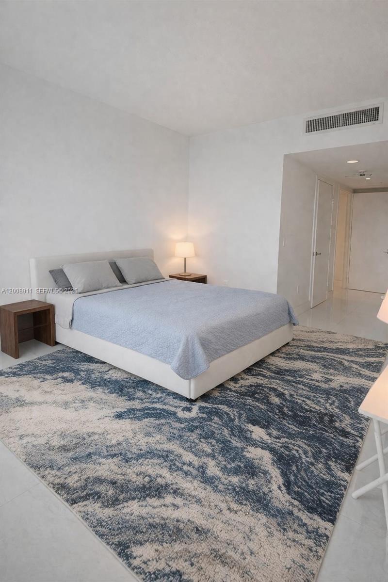 MINT CONDO - Residential