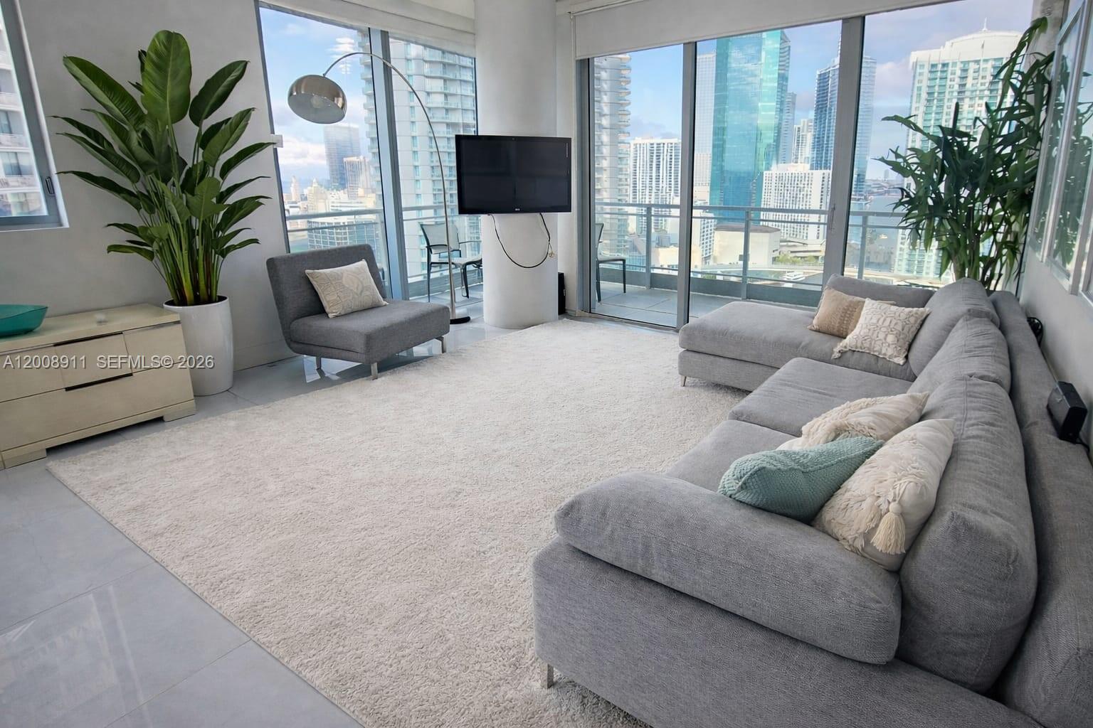 MINT CONDO - Residential