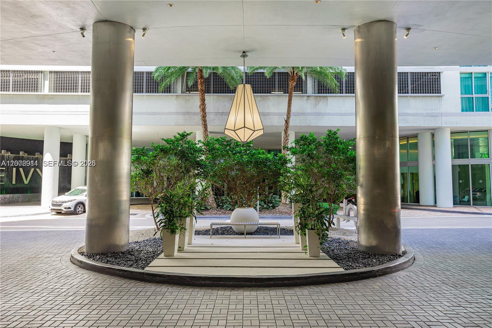 MINT CONDO - Residential