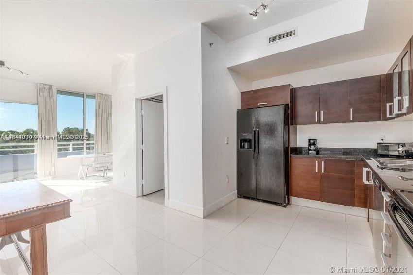 3250 Grand Ave 407