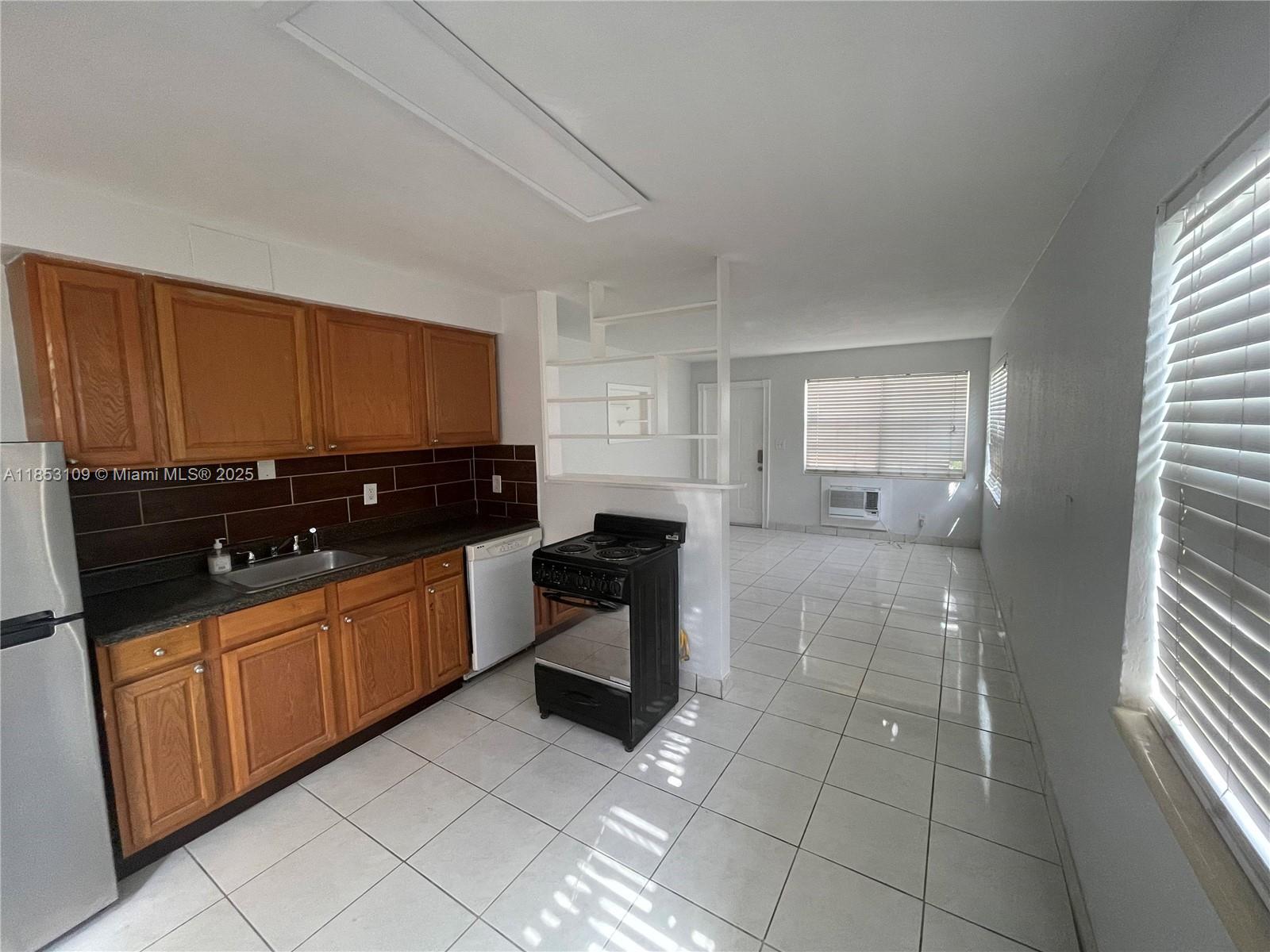 HOLLYWOOD - Residential Lease