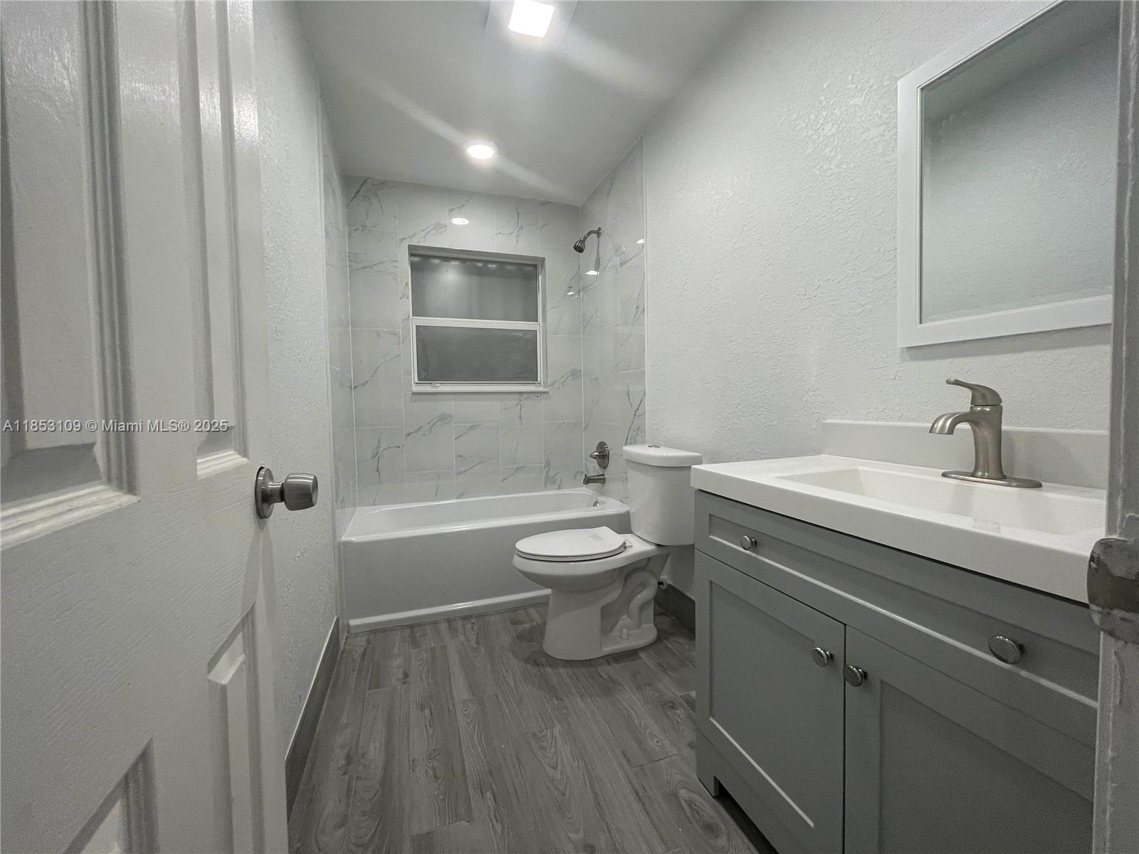 HOLLYWOOD - Residential Lease