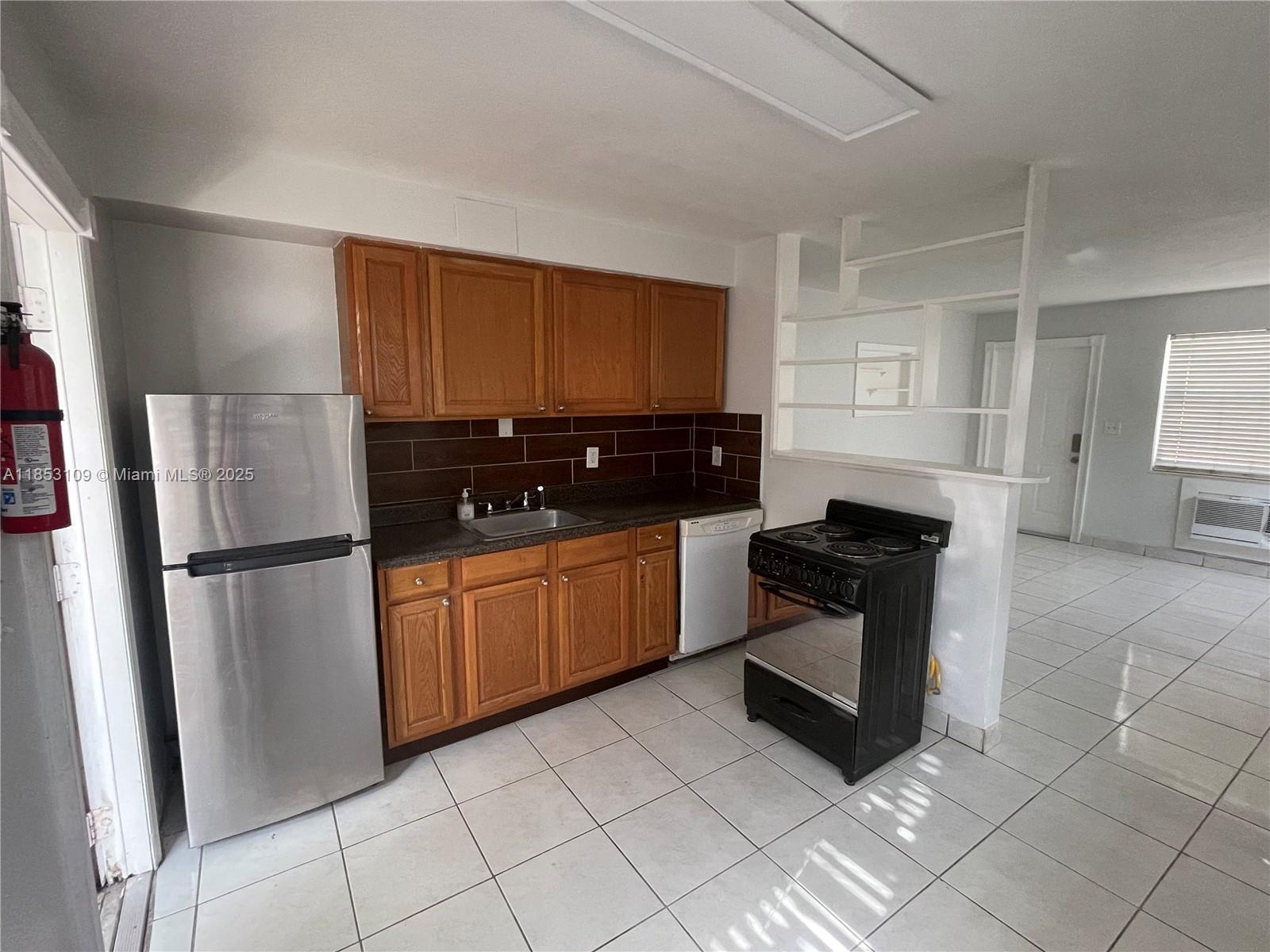 HOLLYWOOD - Residential Lease