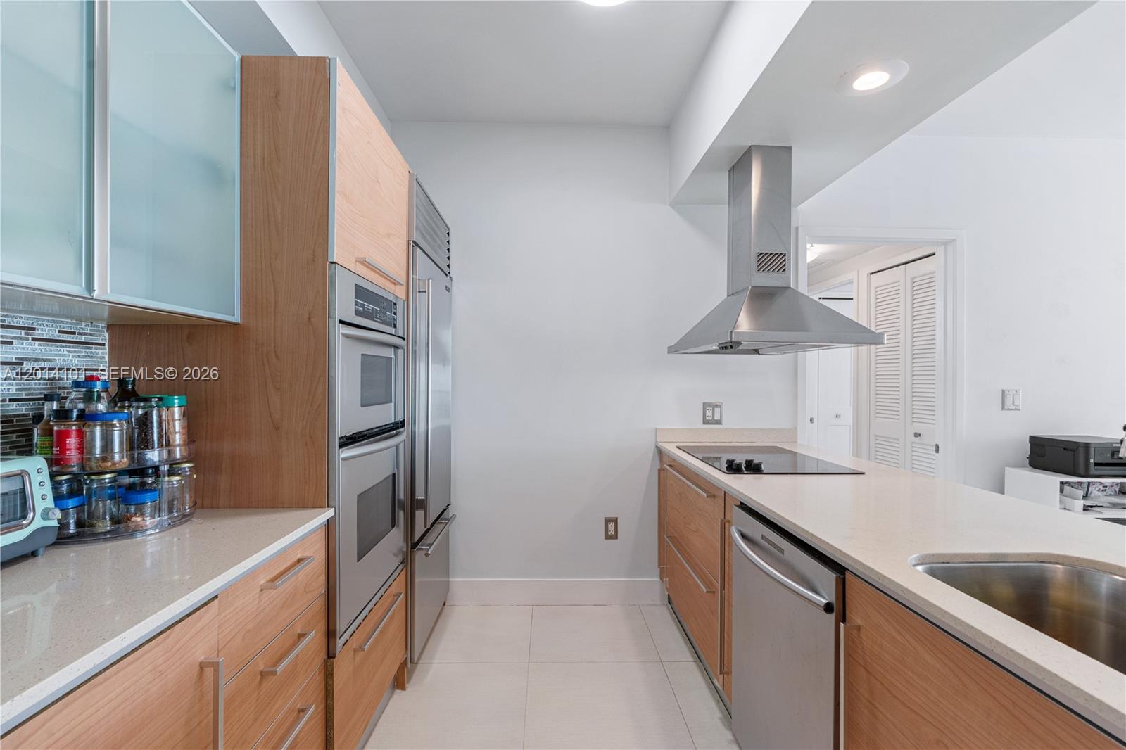 THE EMERALD AT BRICKELL CO - Residential
