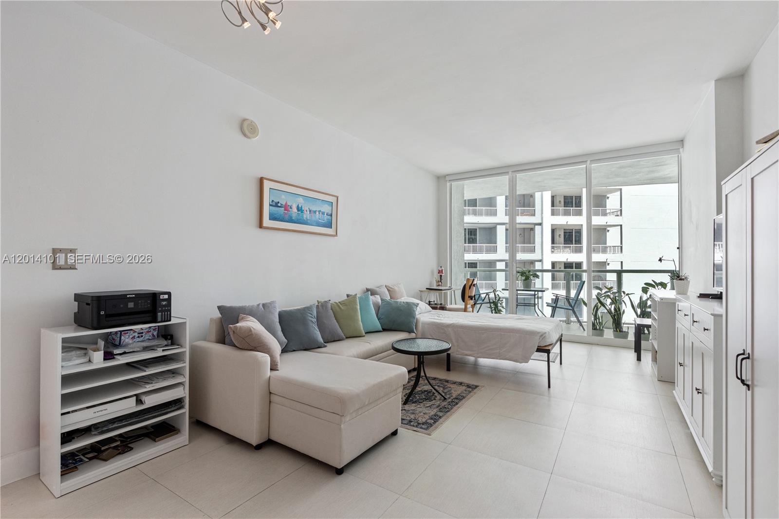 THE EMERALD AT BRICKELL CO - Residential