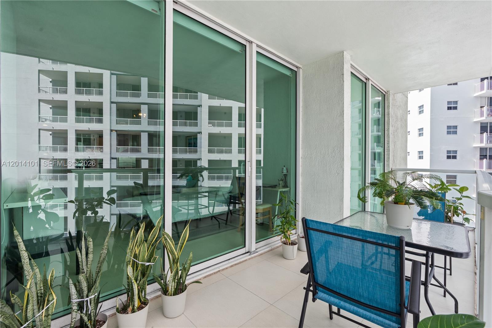 THE EMERALD AT BRICKELL CO - Residential