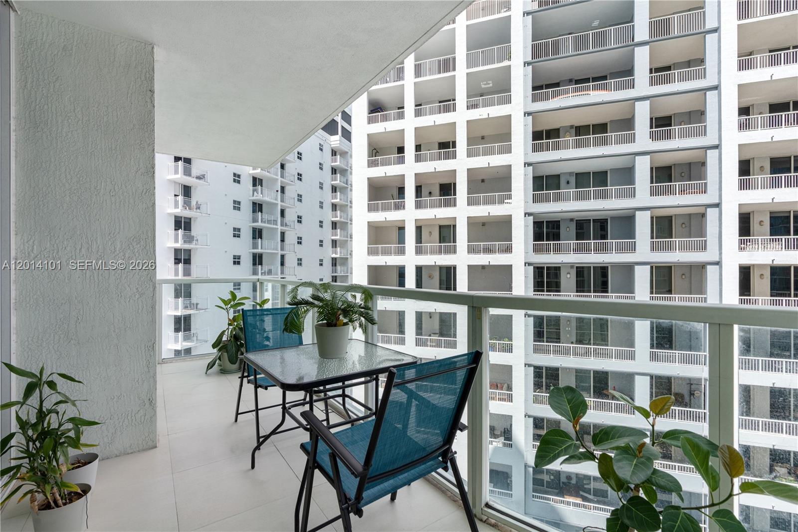 THE EMERALD AT BRICKELL CO - Residential