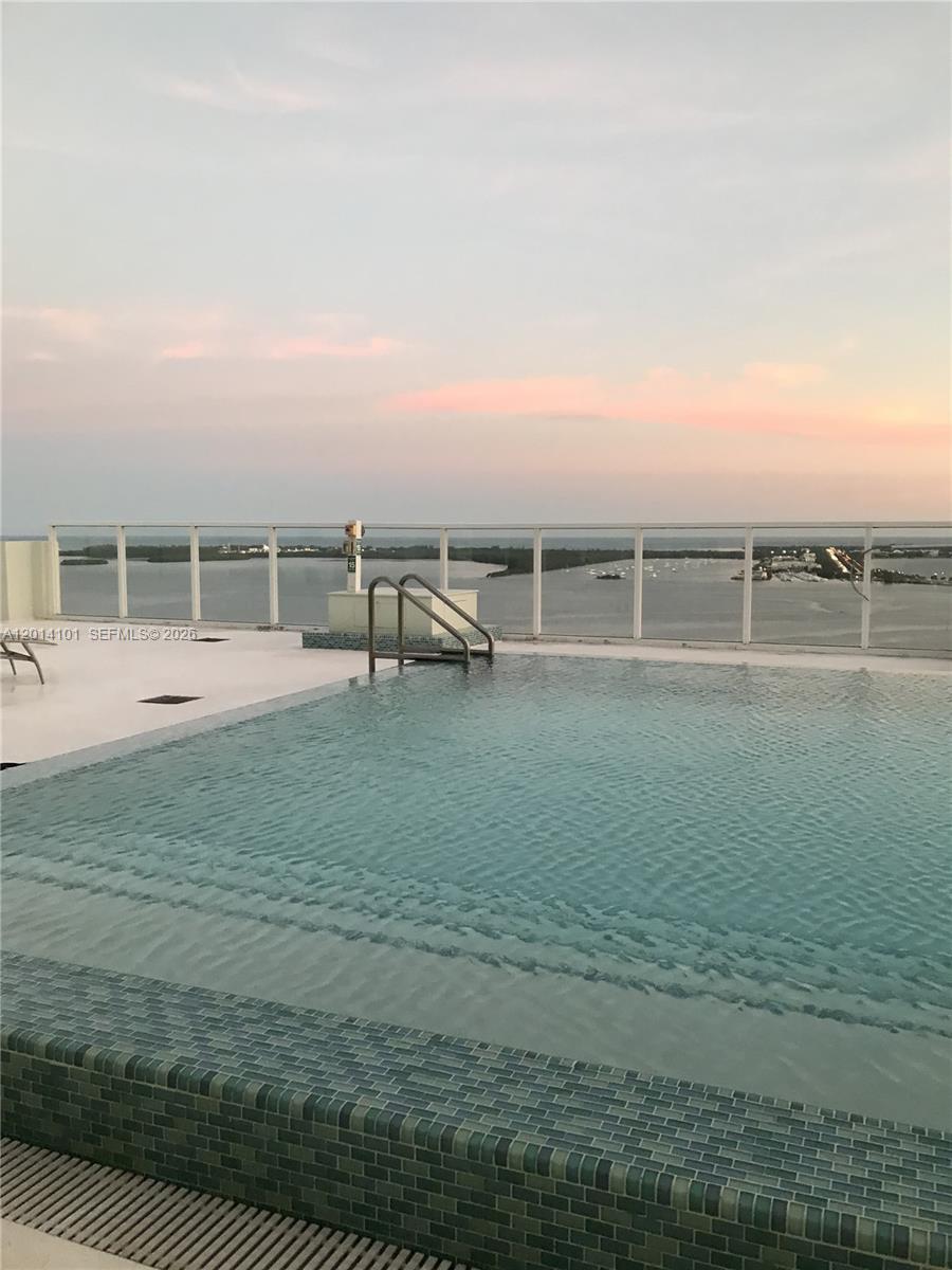 THE EMERALD AT BRICKELL CO - Residential