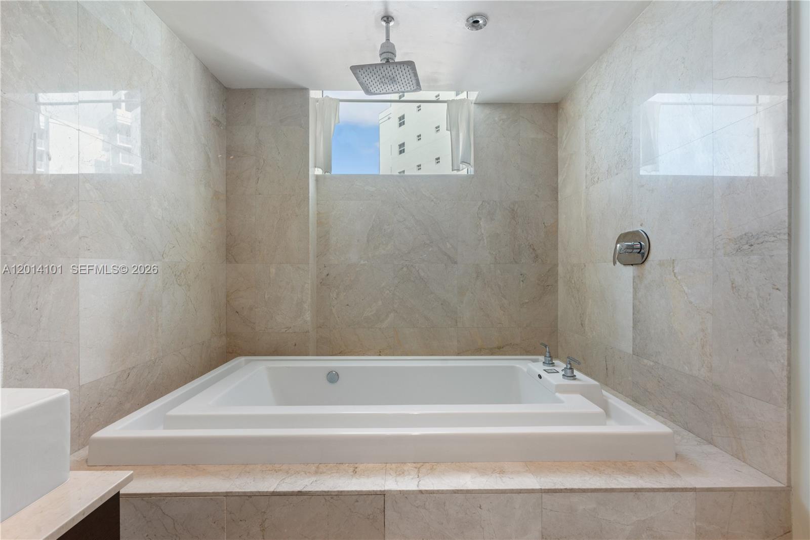 THE EMERALD AT BRICKELL CO - Residential