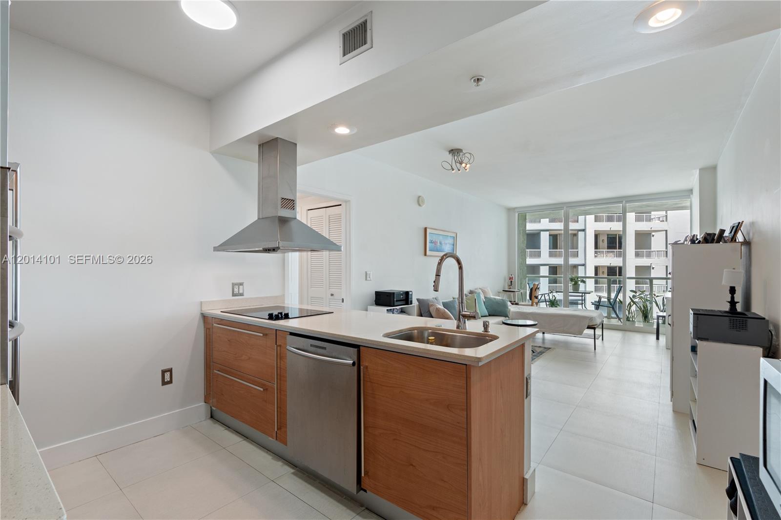 THE EMERALD AT BRICKELL CO - Residential