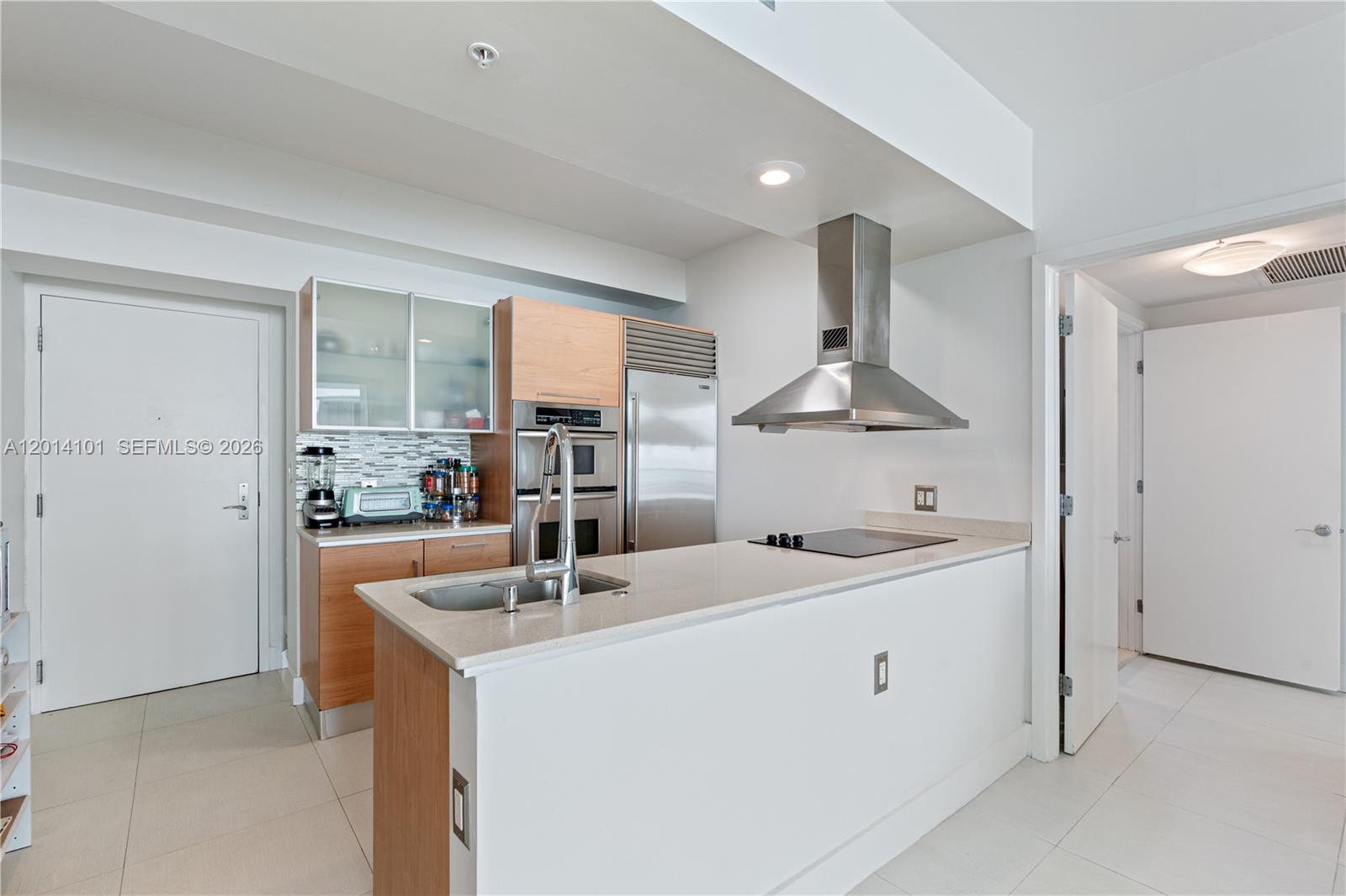 THE EMERALD AT BRICKELL CO - Residential