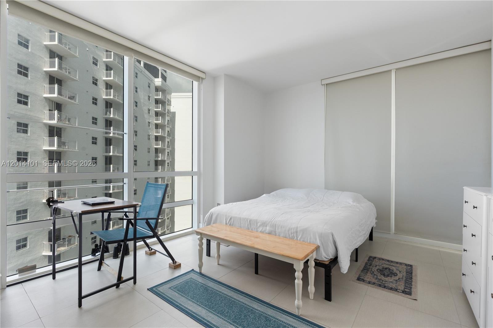 THE EMERALD AT BRICKELL CO - Residential