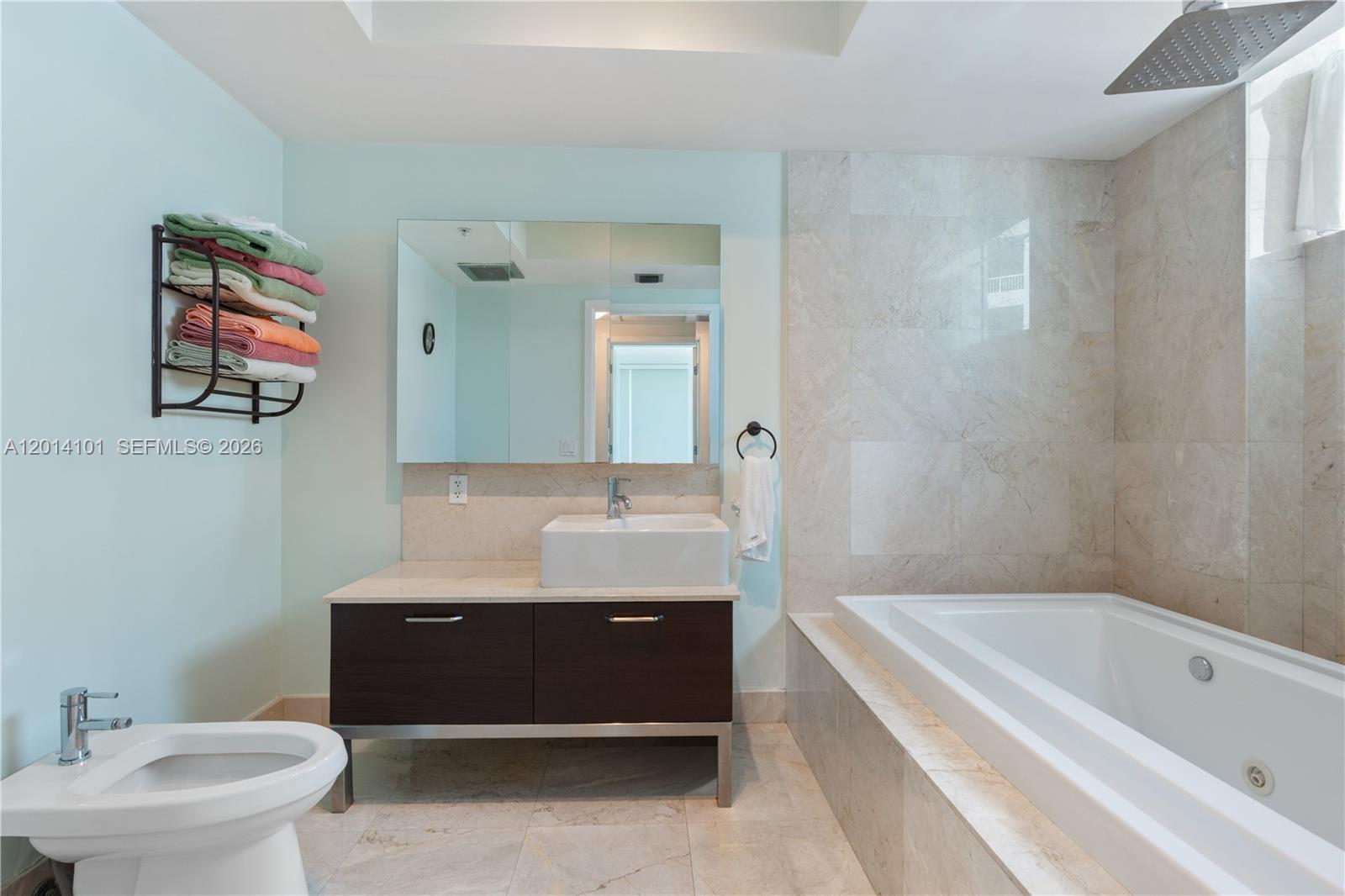 THE EMERALD AT BRICKELL CO - Residential