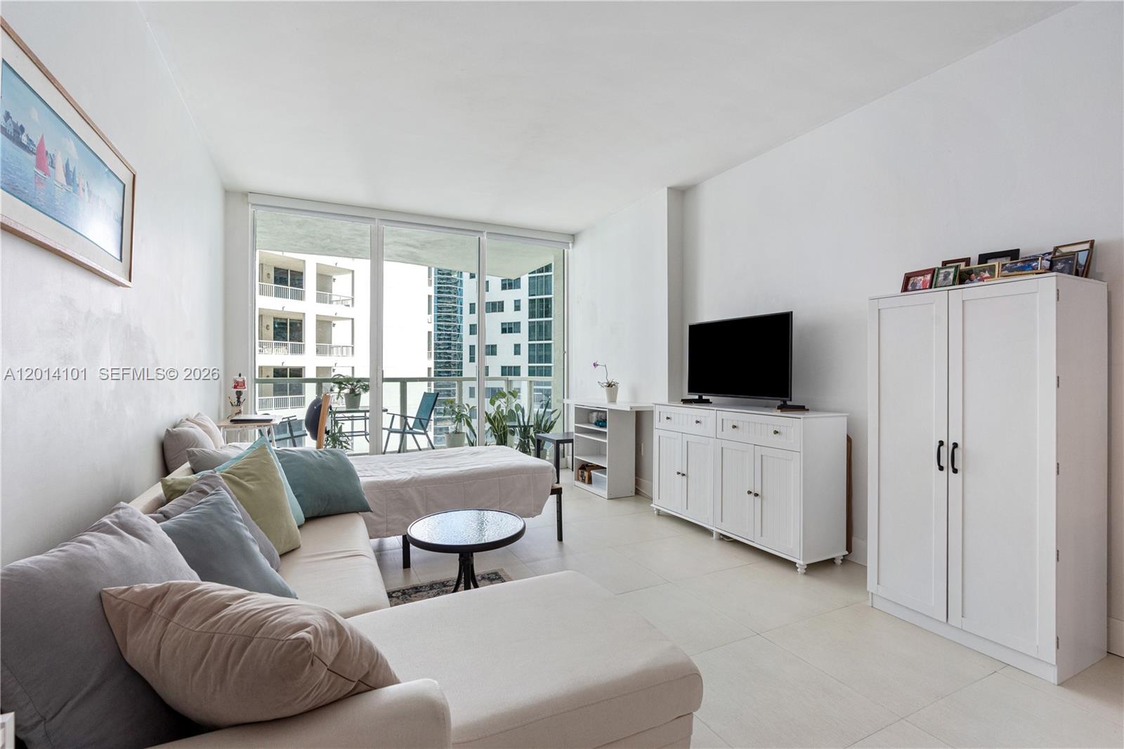 THE EMERALD AT BRICKELL CO - Residential