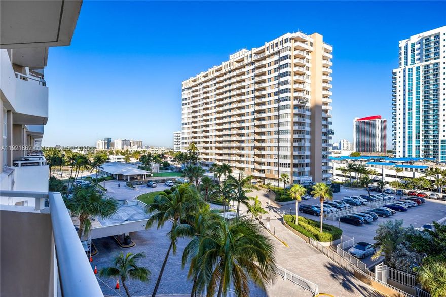 1-bedroom
Bright apartment with an open layout, plenty of natural light, and a private balcony. The building offers great amenities and a convenient location close to shops , restaurants and ocean.