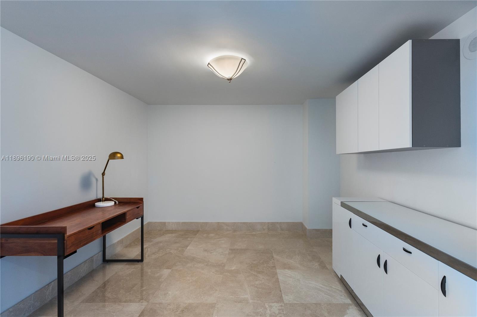 THE BENTLEY BAY CONDO - Residential Lease