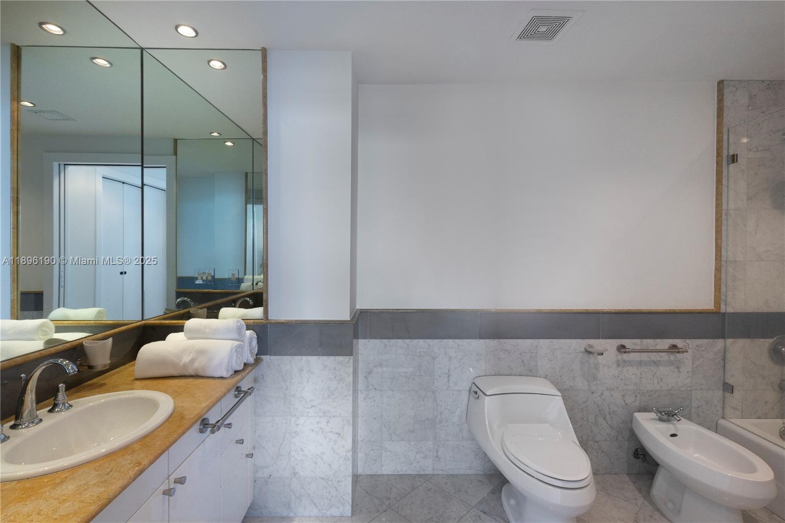 THE BENTLEY BAY CONDO - Residential Lease