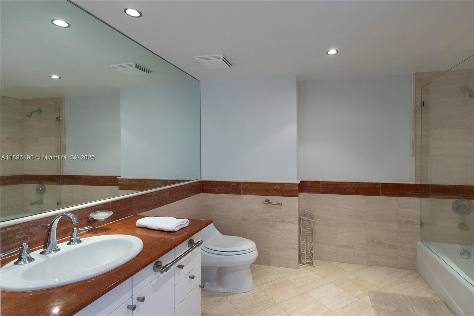 THE BENTLEY BAY CONDO - Residential Lease