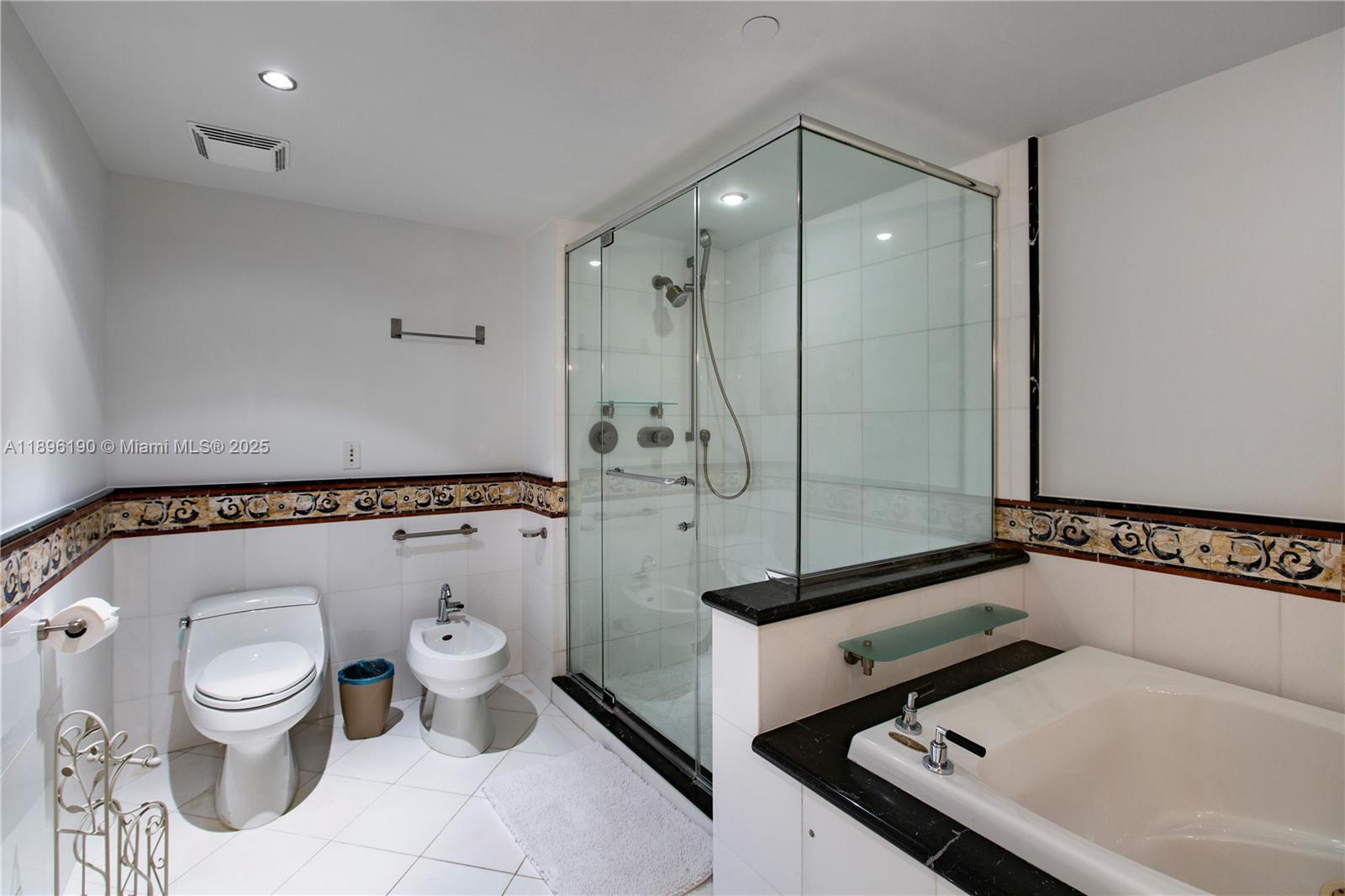 THE BENTLEY BAY CONDO - Residential Lease