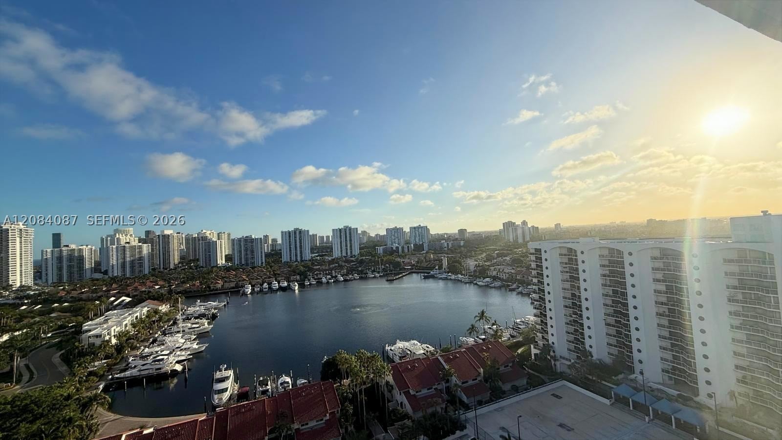 3640 Yacht Club 1807