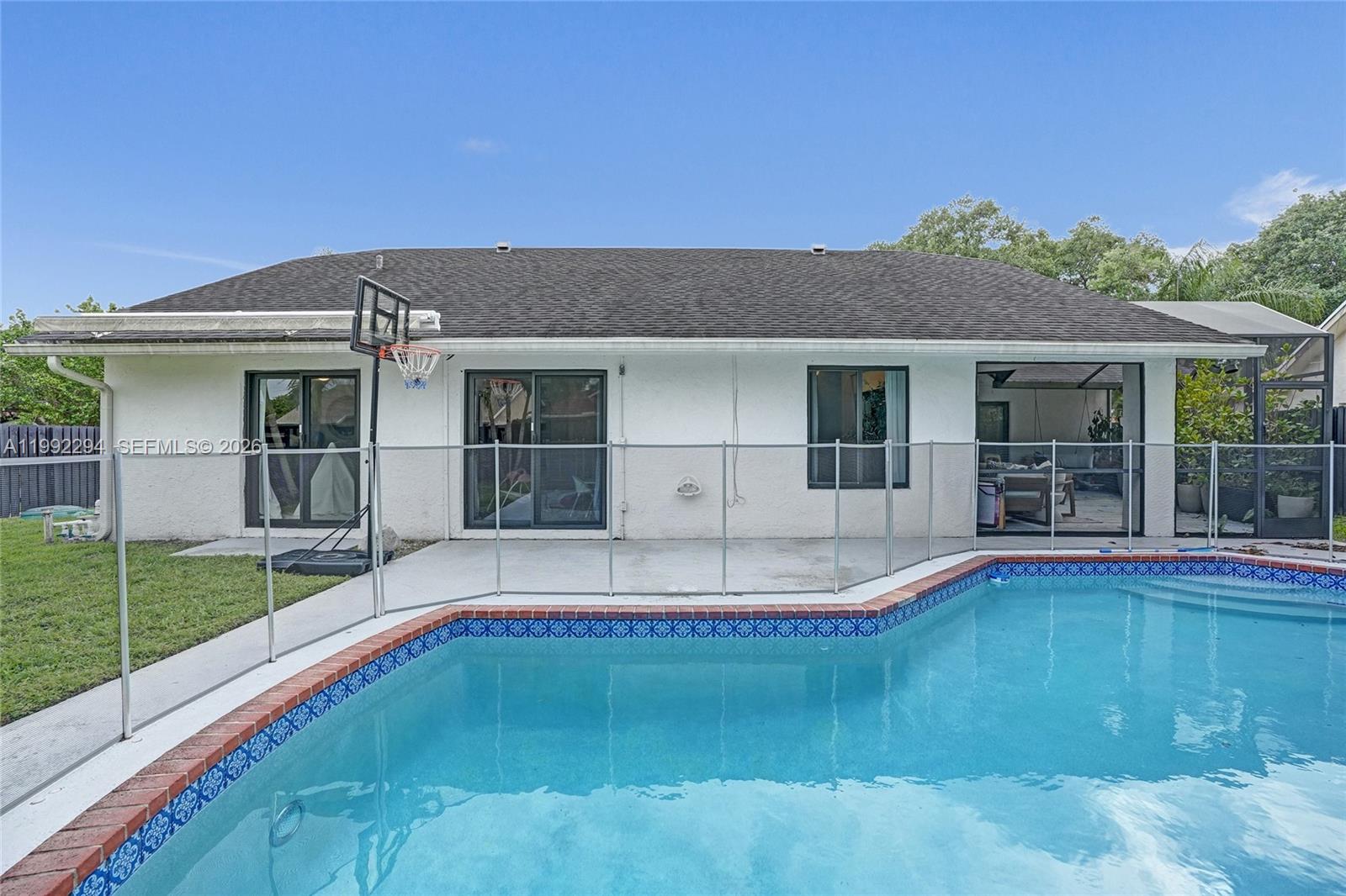 COUNTRY ADDRESS - Residential