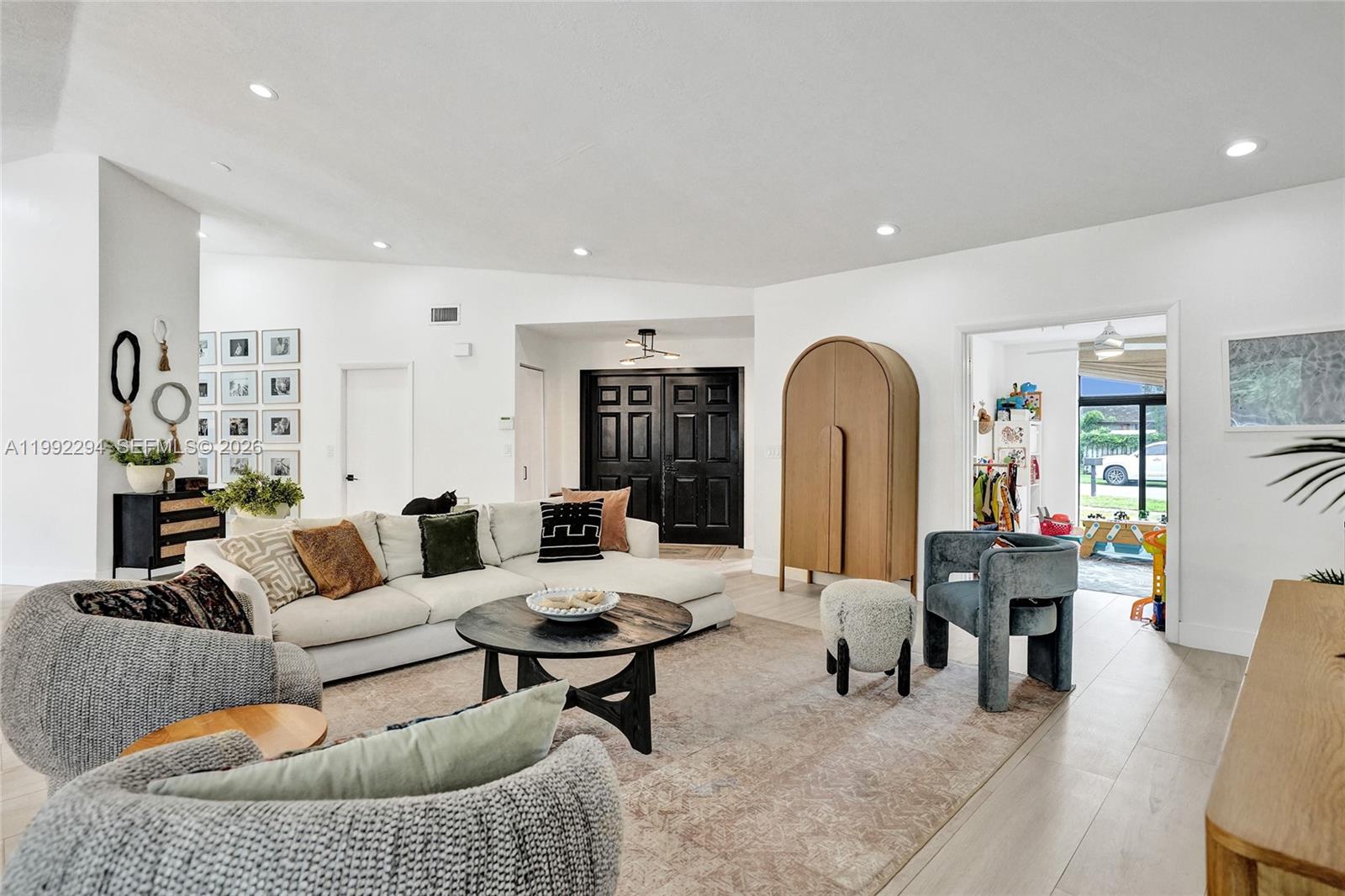 COUNTRY ADDRESS - Residential