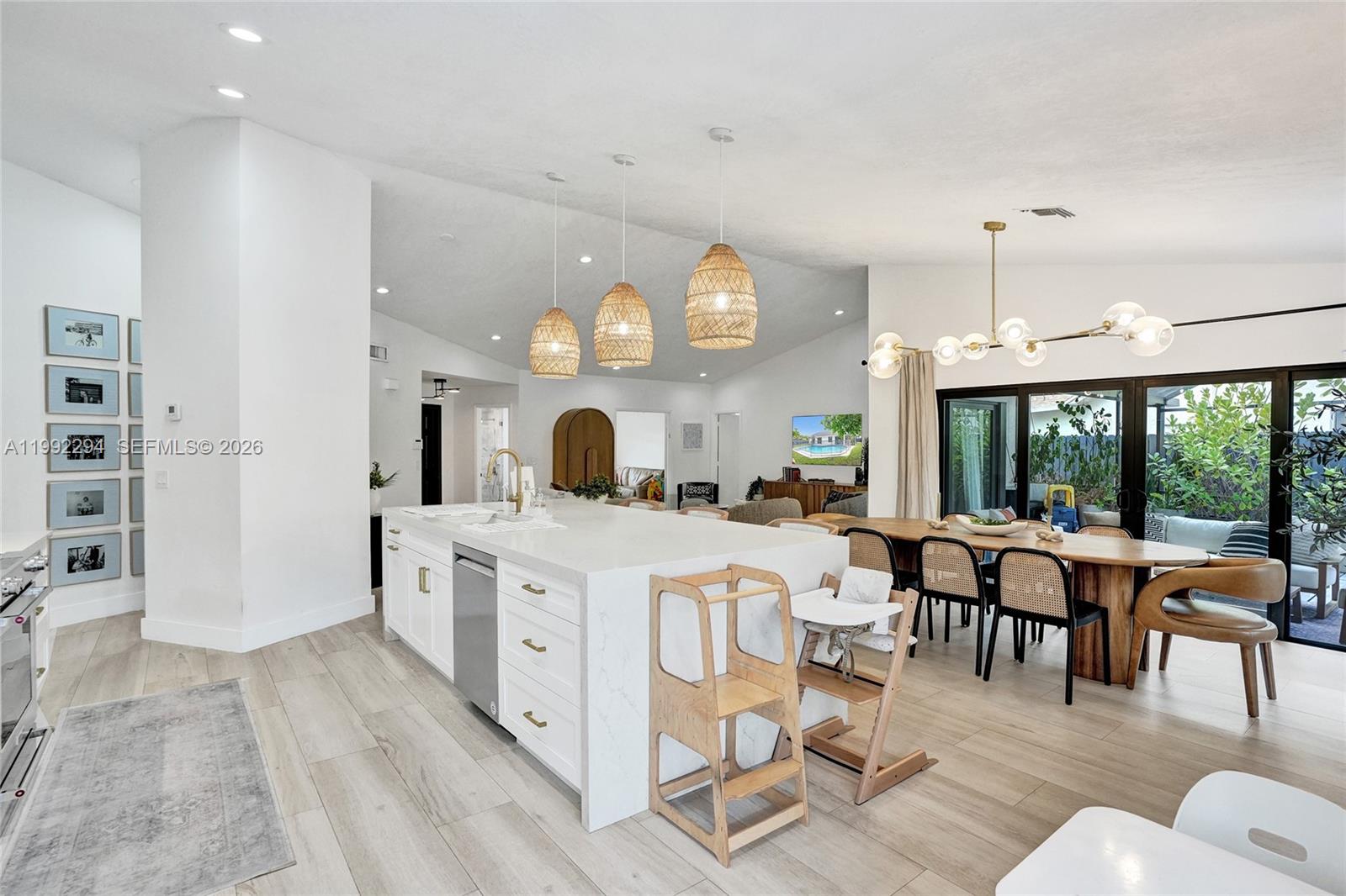 COUNTRY ADDRESS - Residential