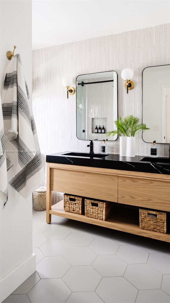 COUNTRY ADDRESS - Residential