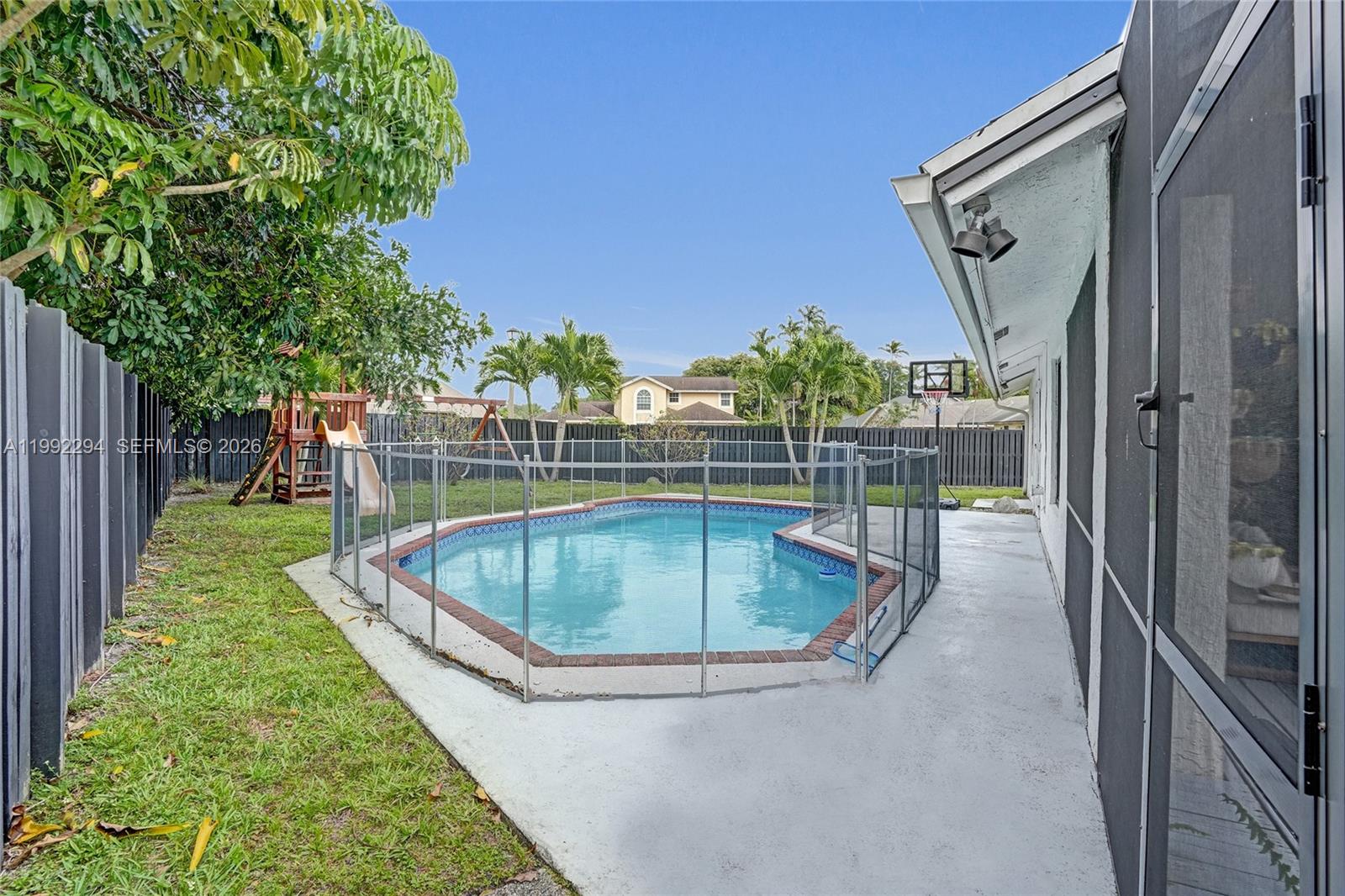 COUNTRY ADDRESS - Residential