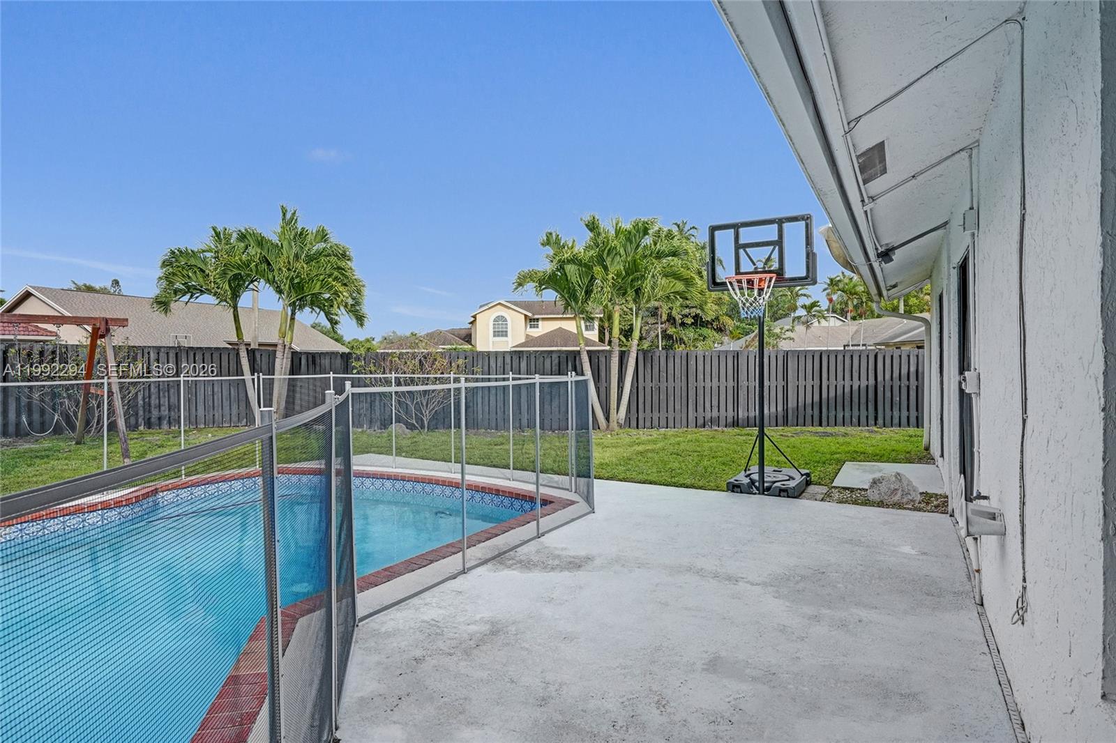 COUNTRY ADDRESS - Residential