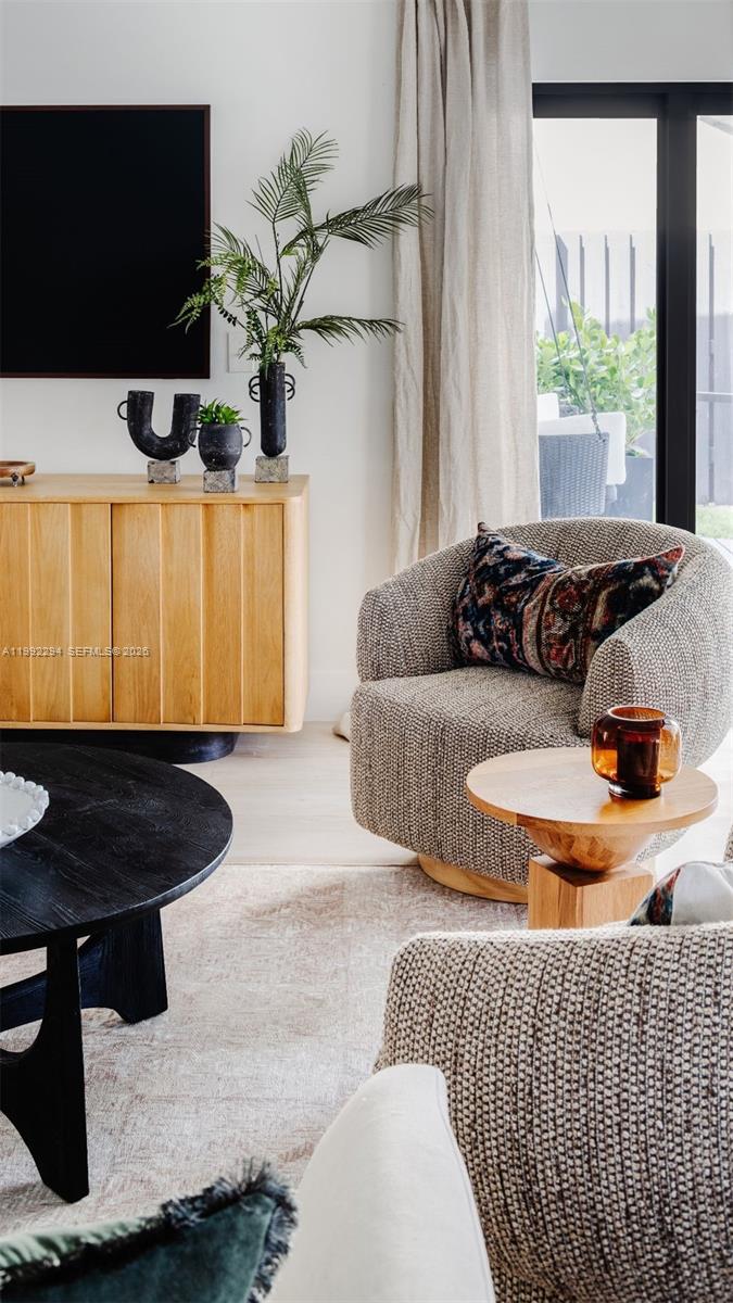 COUNTRY ADDRESS - Residential