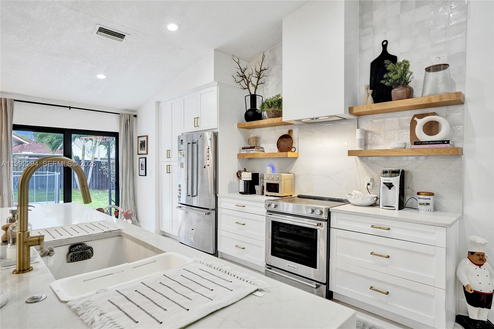 COUNTRY ADDRESS - Residential