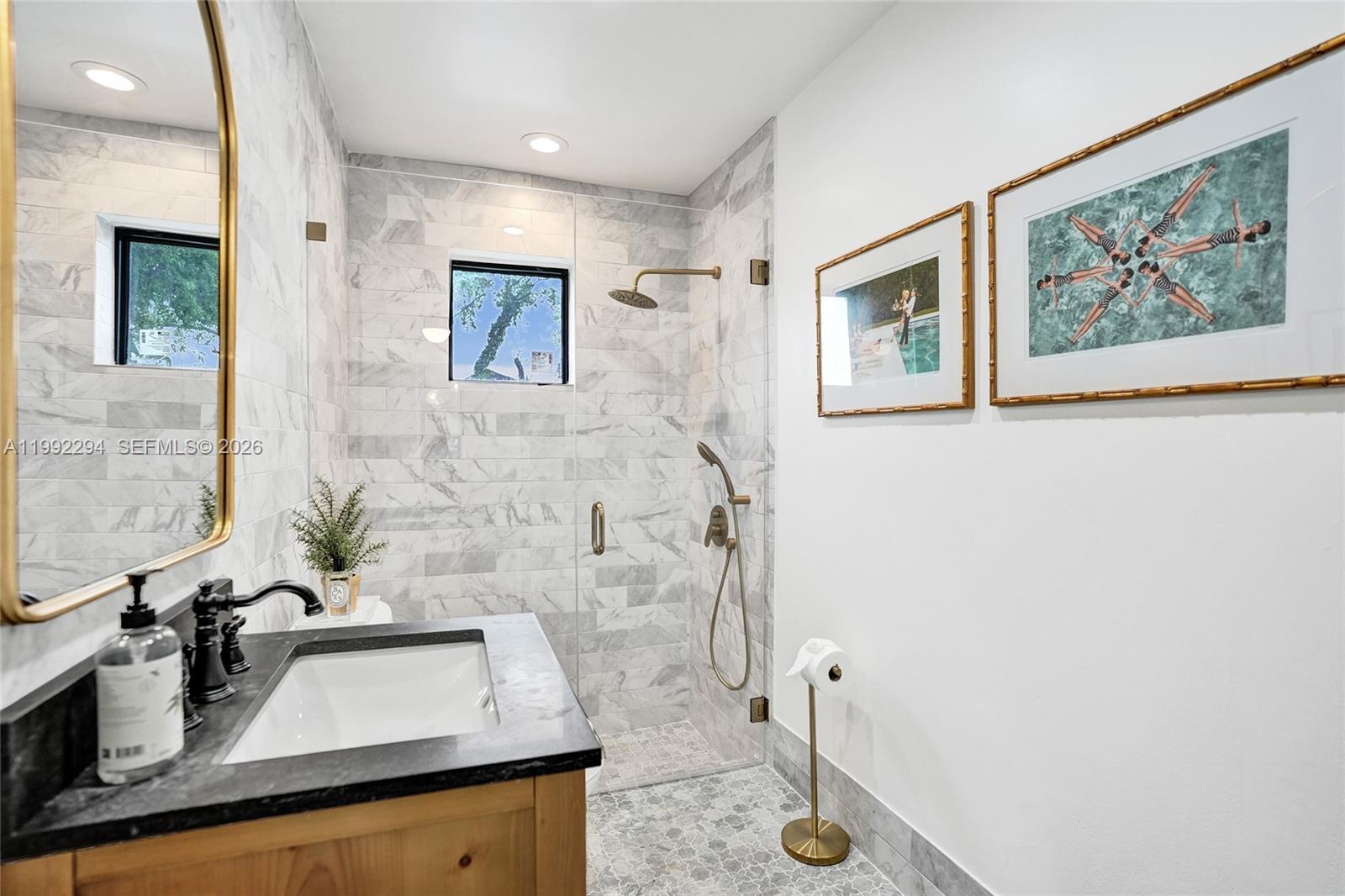 COUNTRY ADDRESS - Residential