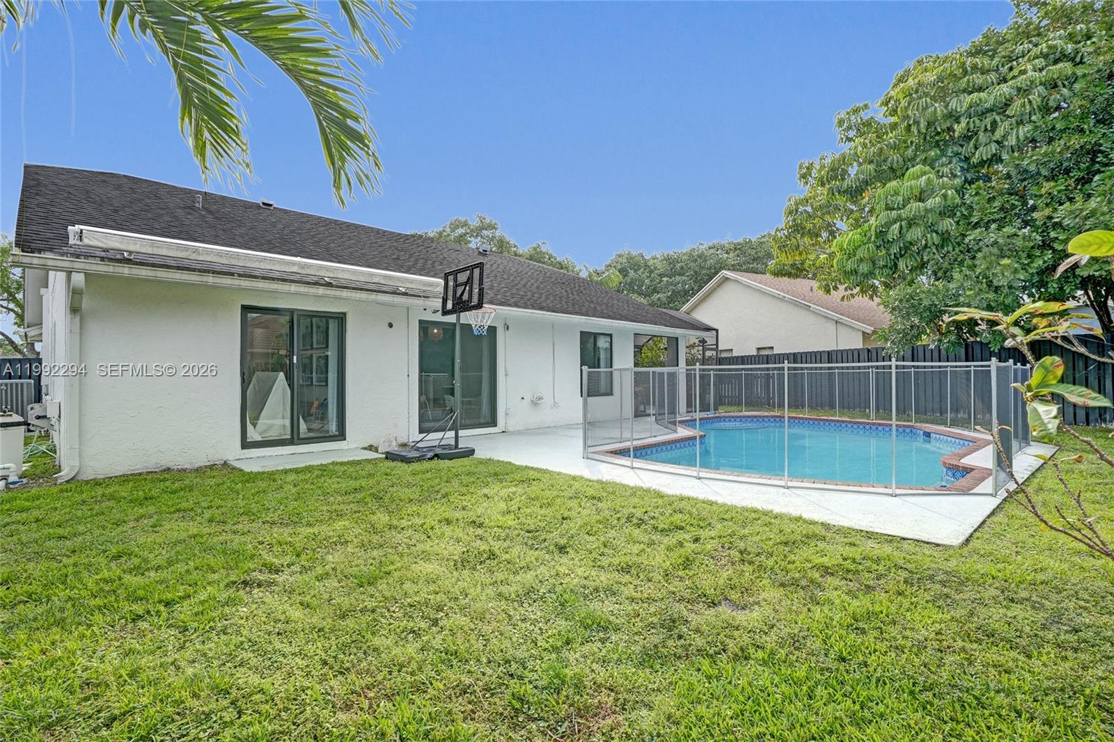 COUNTRY ADDRESS - Residential