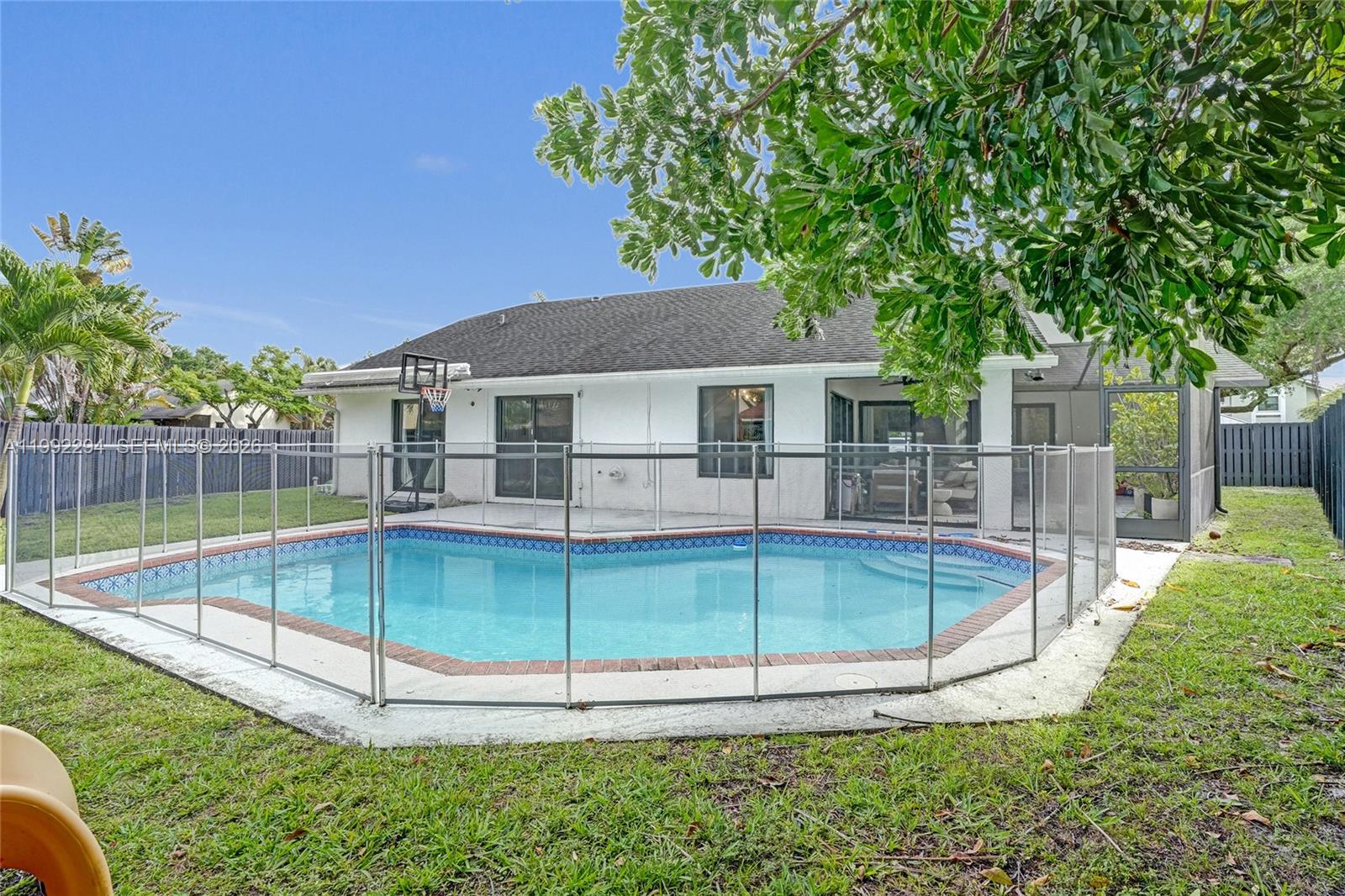 COUNTRY ADDRESS - Residential