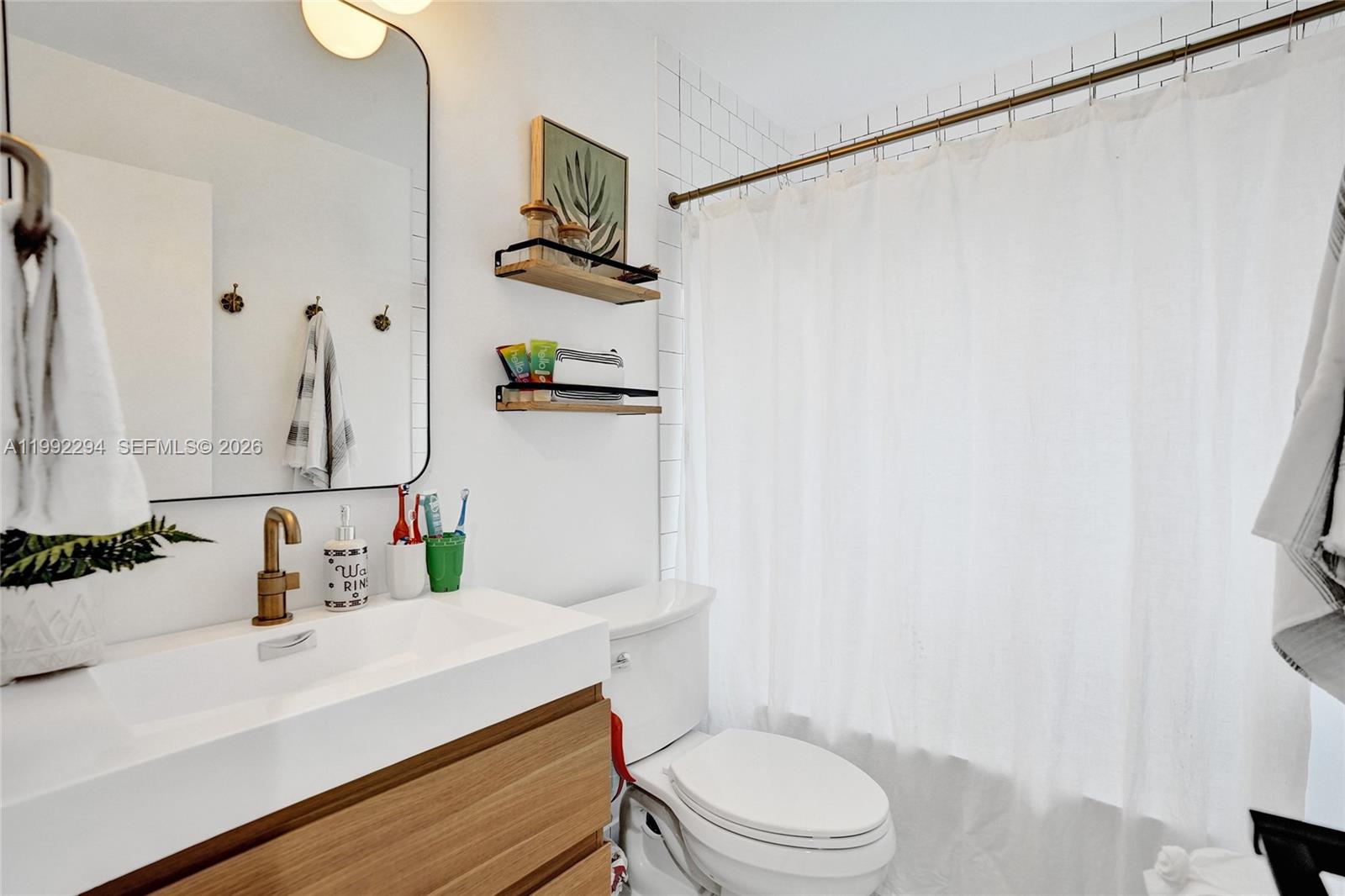 COUNTRY ADDRESS - Residential