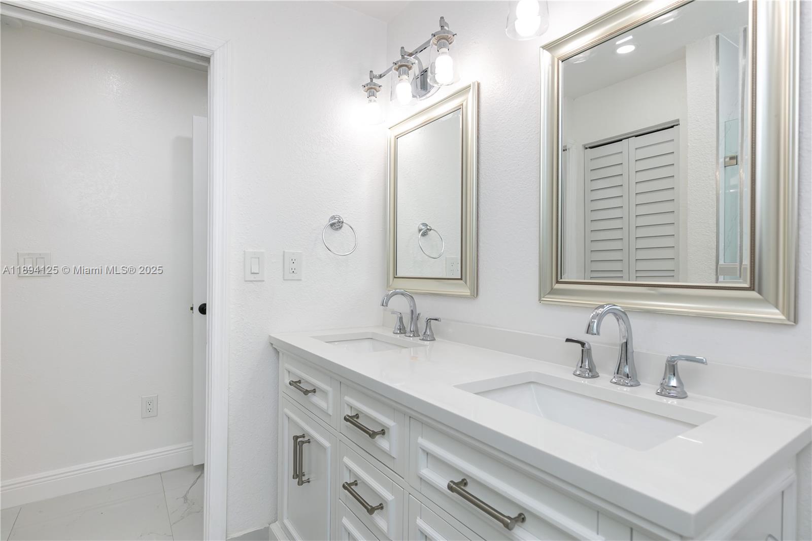 ENGLEWOOD - Residential Lease