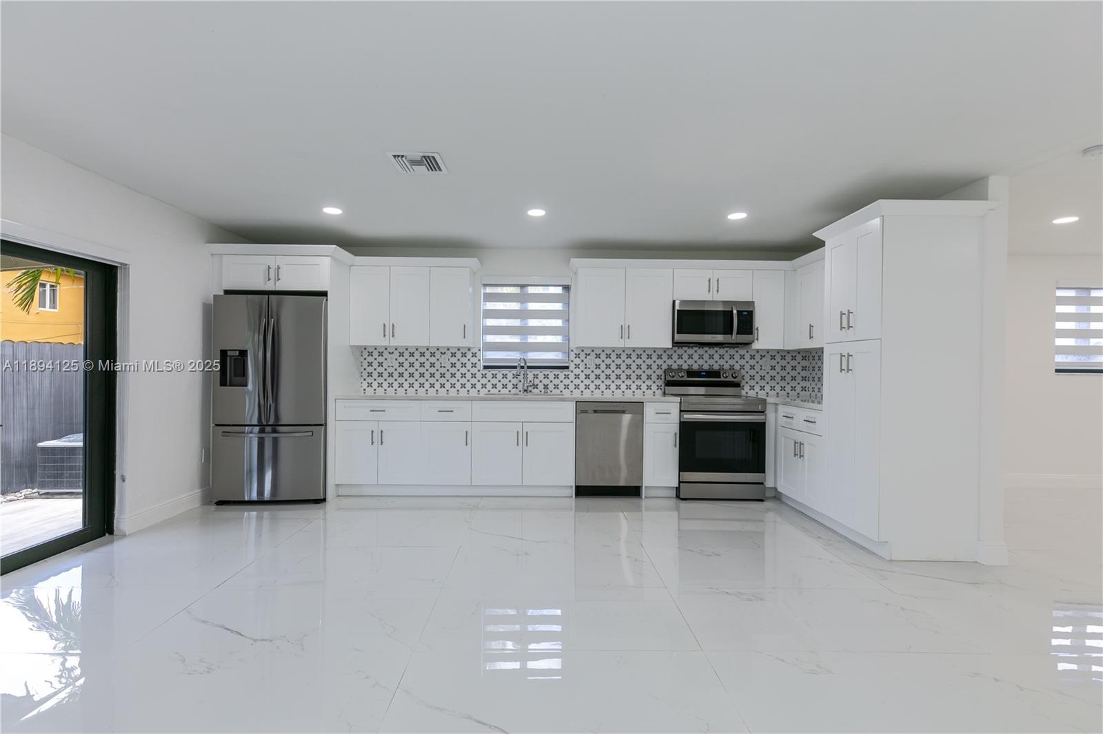 ENGLEWOOD - Residential Lease