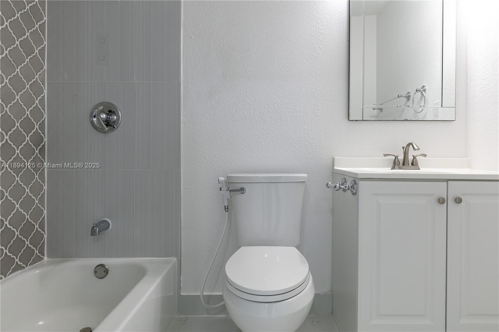 ENGLEWOOD - Residential Lease