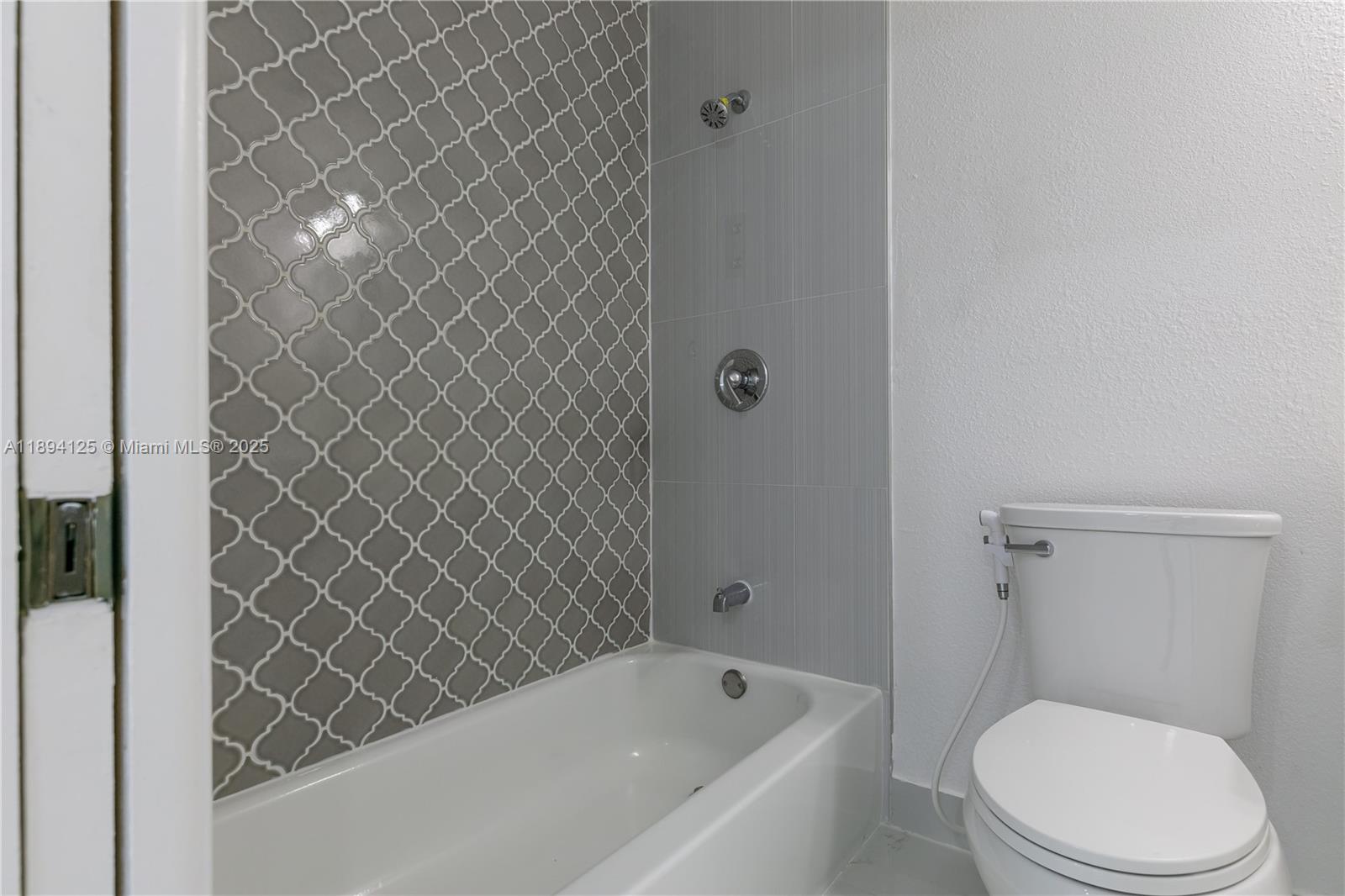 ENGLEWOOD - Residential Lease