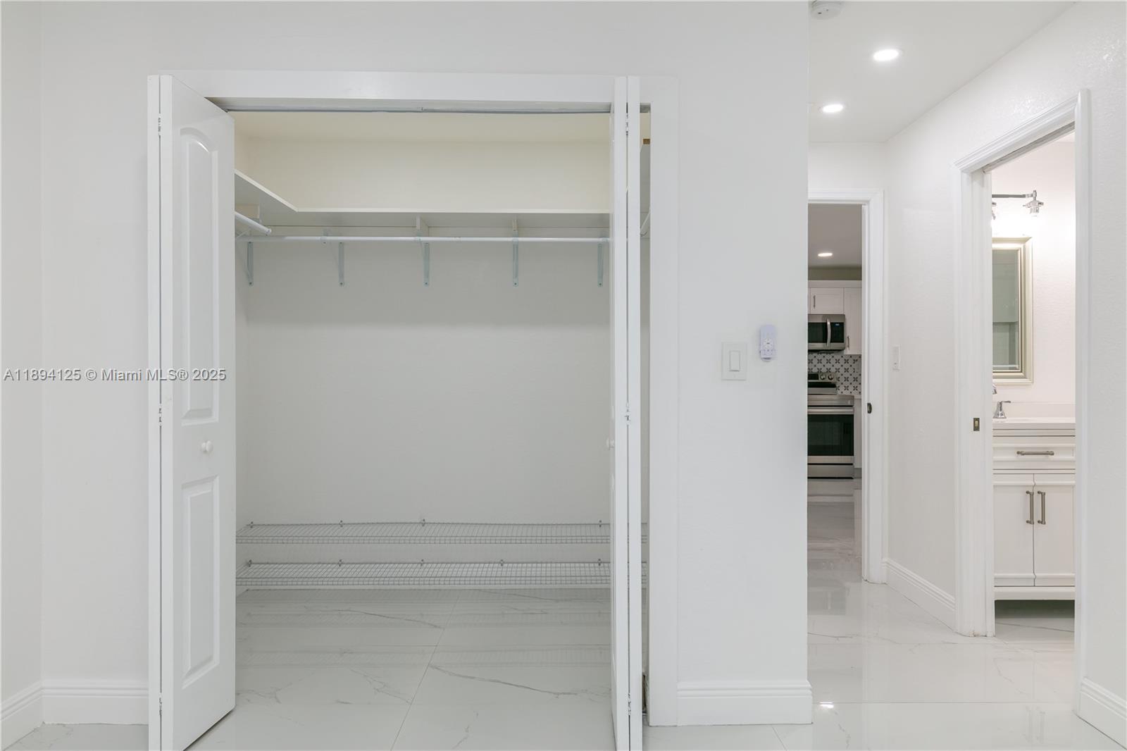 ENGLEWOOD - Residential Lease